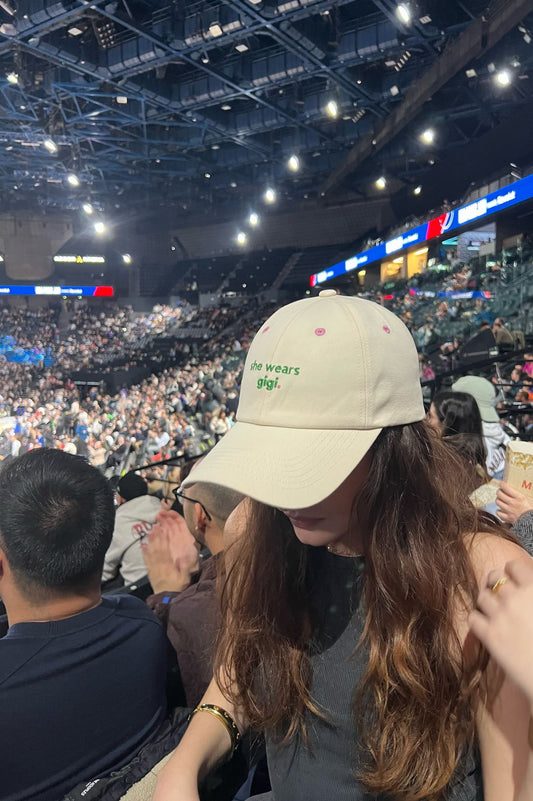 Sand cap "she wears gigi"
