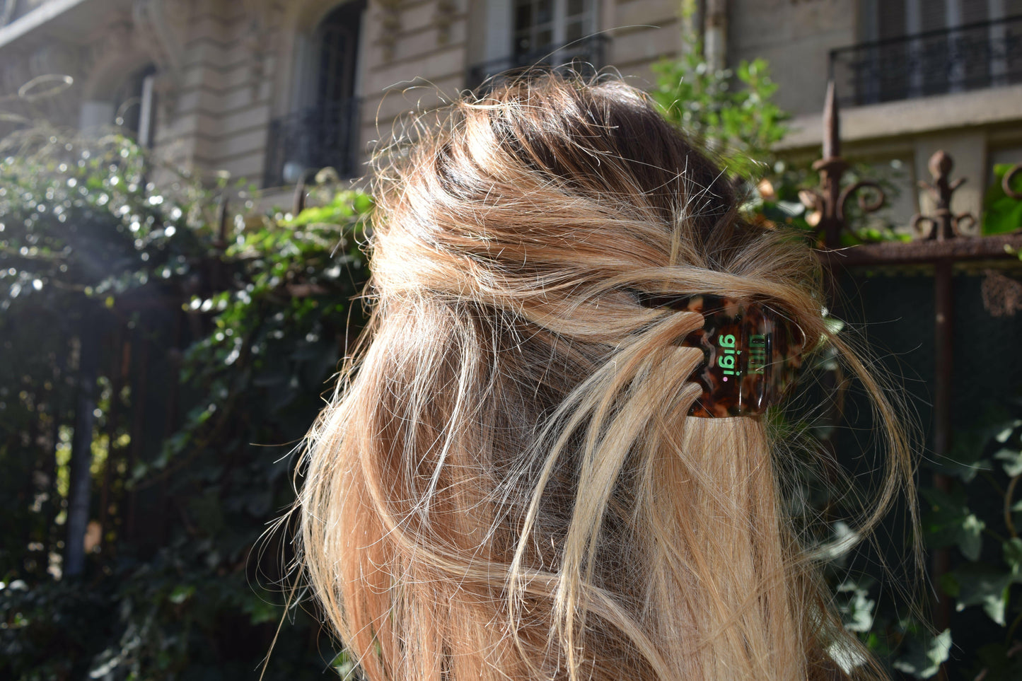 JOLIE PINCE AMBRE.