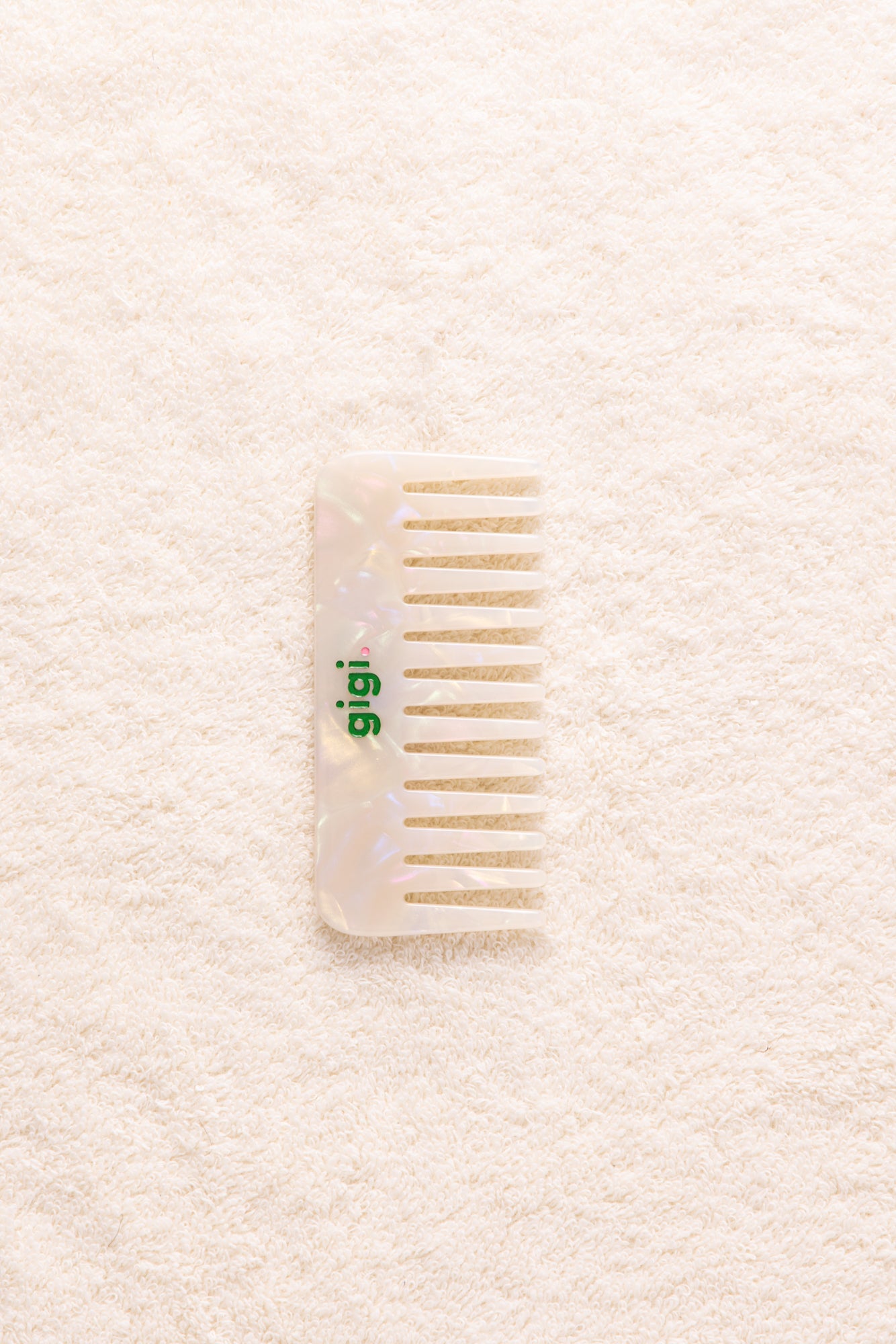 Mini mother-of-pearl comb