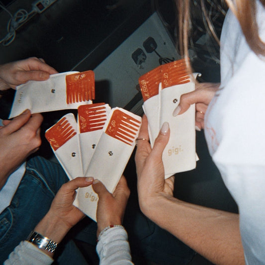 Pretty tangerine comb