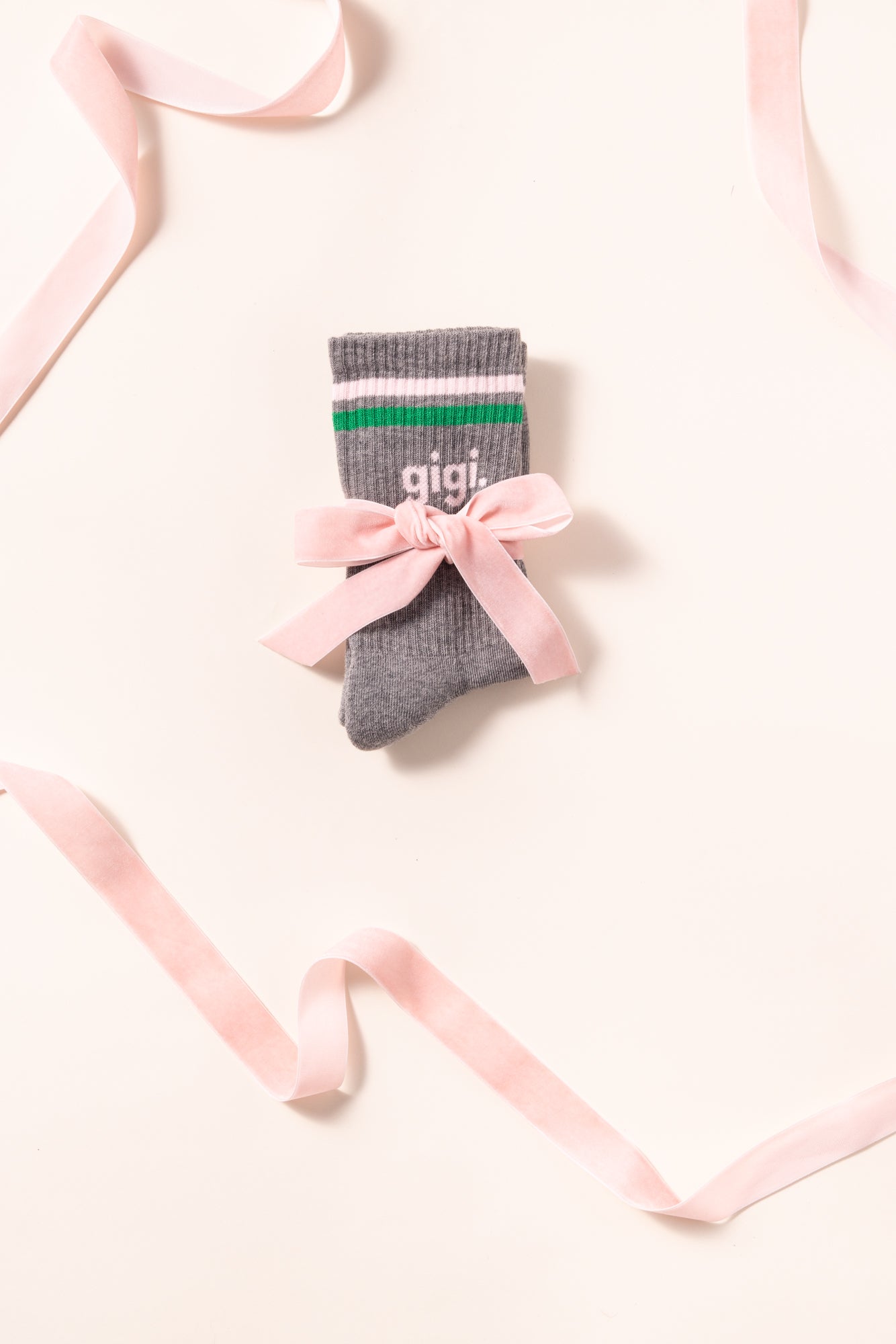 LES CHAUSSETTES GRIS CHINÉ.
