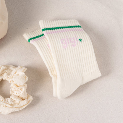 LES CHAUSSETTES BEIGE.