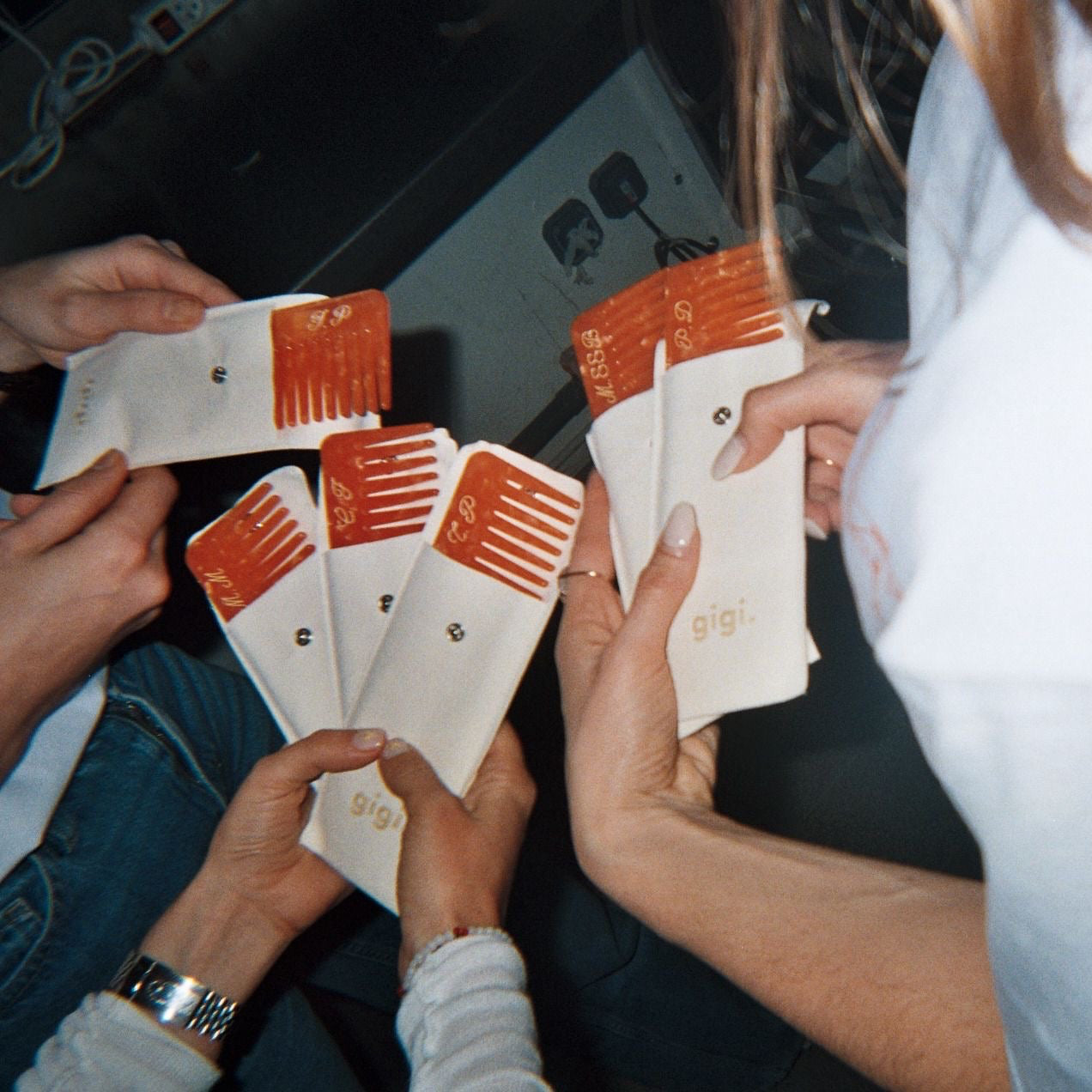 Pretty tangerine comb